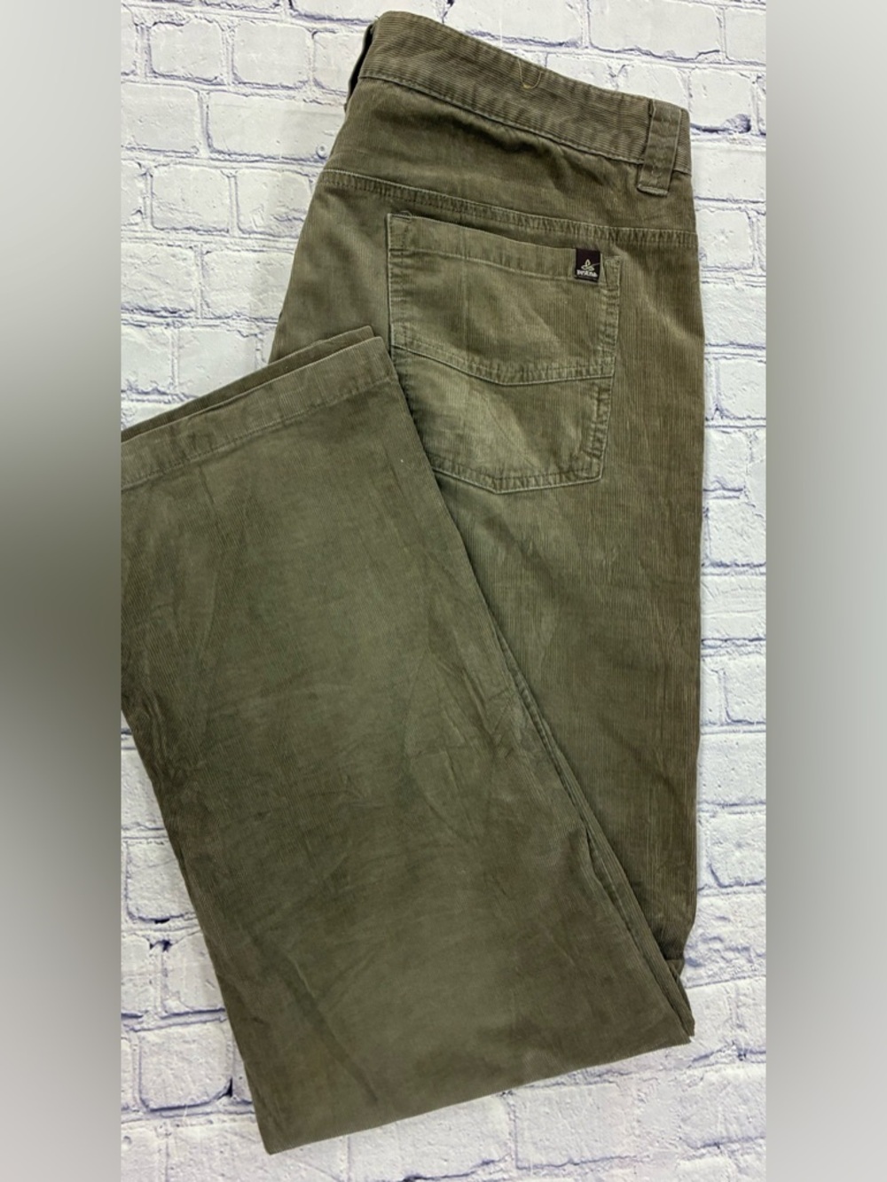 PRANA men’s size 36 sage green chords